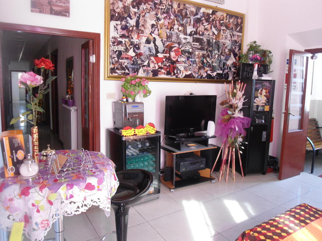Hotel Houston Livorno - Struttura Esclusivamente Turistica - Not For Business Or Workers ภายนอก รูปภาพ