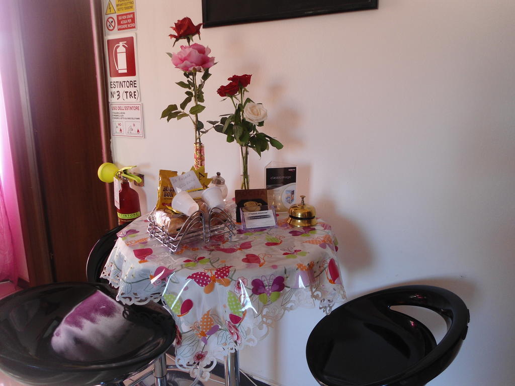 Hotel Houston Livorno - Struttura Esclusivamente Turistica - Not For Business Or Workers ภายนอก รูปภาพ