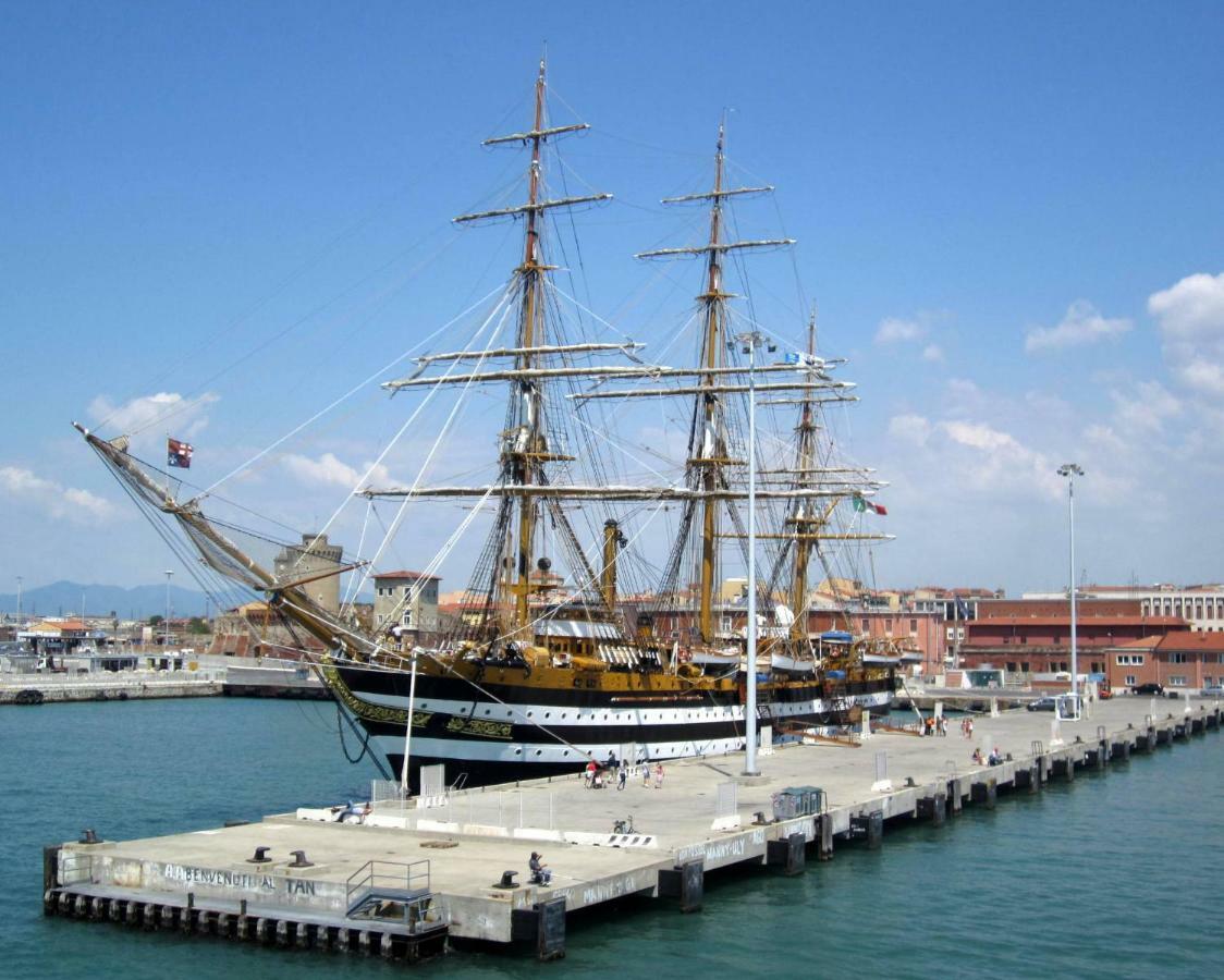 Hotel Houston Livorno - Struttura Esclusivamente Turistica - Not For Business Or Workers ภายนอก รูปภาพ