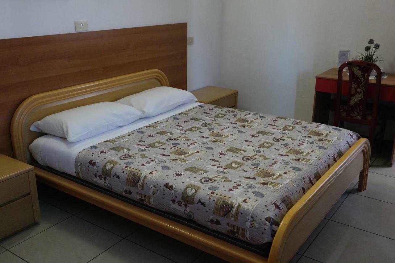 Hotel Houston Livorno - Struttura Esclusivamente Turistica - Not For Business Or Workers ภายนอก รูปภาพ