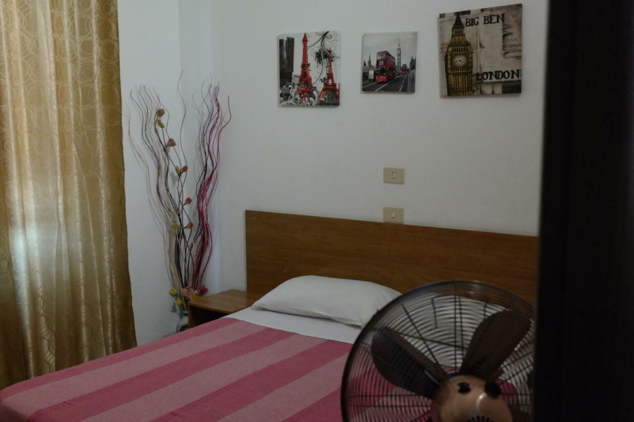 Hotel Houston Livorno - Struttura Esclusivamente Turistica - Not For Business Or Workers ภายนอก รูปภาพ