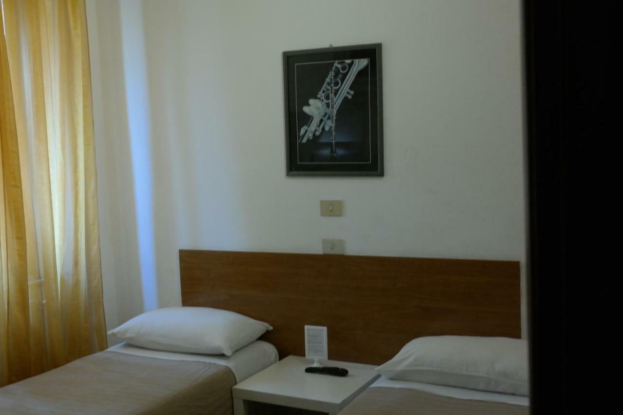 Hotel Houston Livorno - Struttura Esclusivamente Turistica - Not For Business Or Workers ภายนอก รูปภาพ