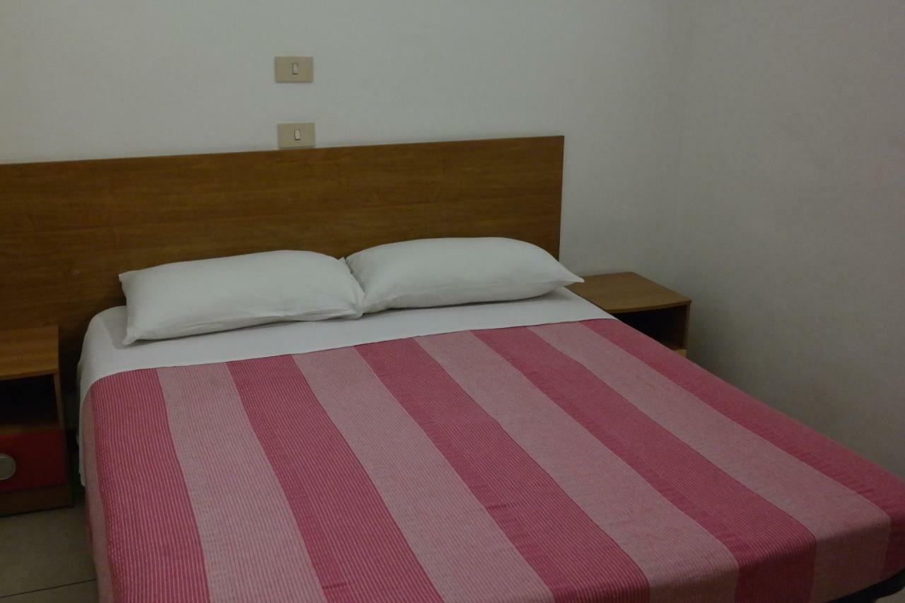 Hotel Houston Livorno - Struttura Esclusivamente Turistica - Not For Business Or Workers ภายนอก รูปภาพ