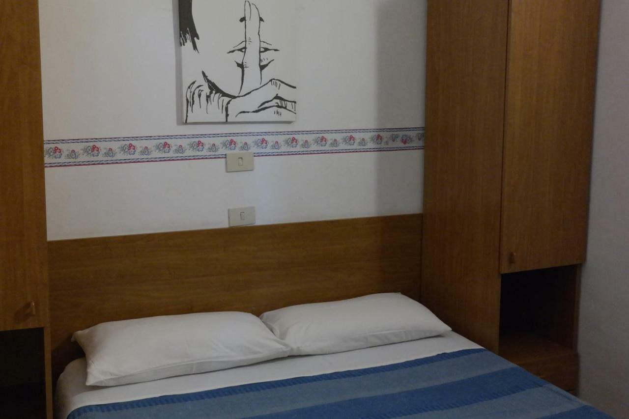 Hotel Houston Livorno - Struttura Esclusivamente Turistica - Not For Business Or Workers ภายนอก รูปภาพ