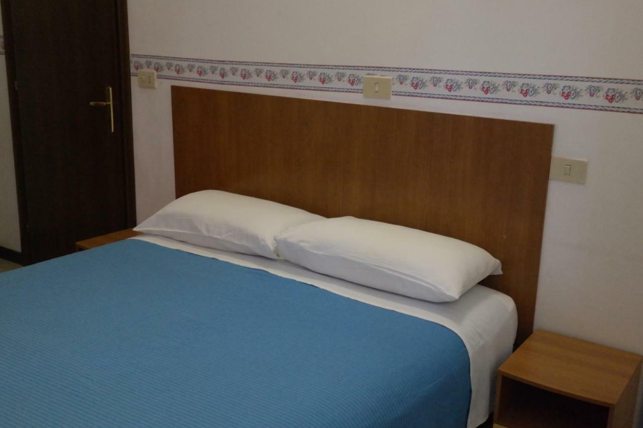 Hotel Houston Livorno - Struttura Esclusivamente Turistica - Not For Business Or Workers ภายนอก รูปภาพ