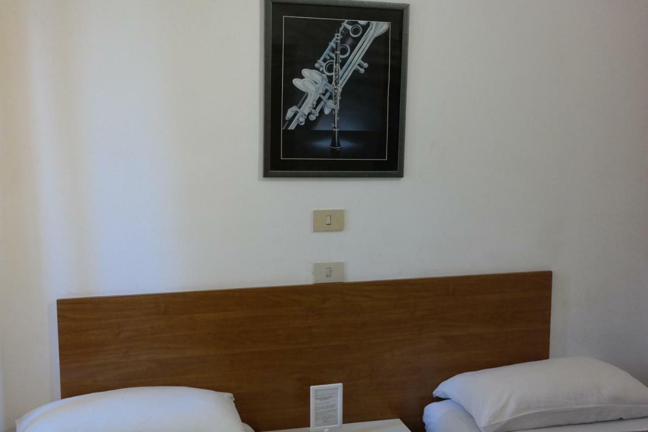 Hotel Houston Livorno - Struttura Esclusivamente Turistica - Not For Business Or Workers ภายนอก รูปภาพ