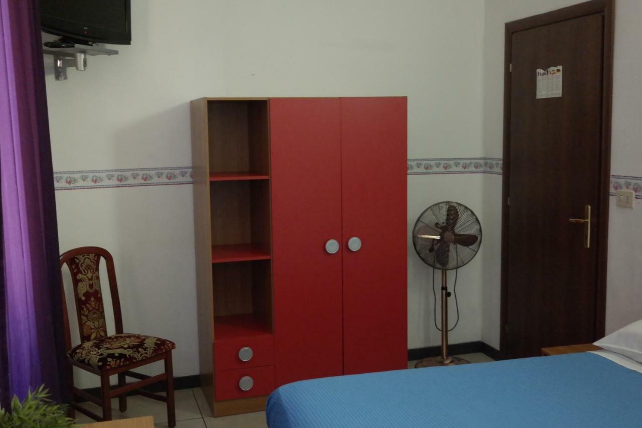 Hotel Houston Livorno - Struttura Esclusivamente Turistica - Not For Business Or Workers ภายนอก รูปภาพ