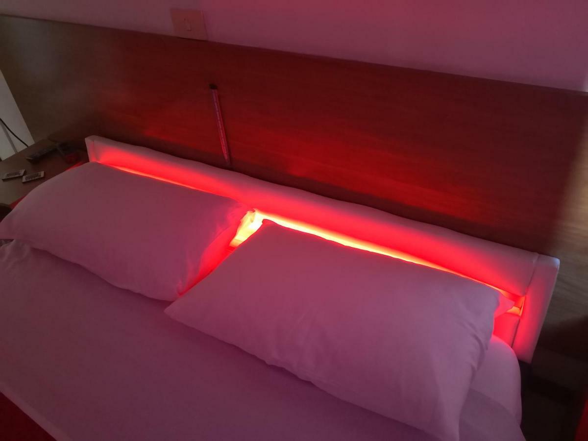 Hotel Houston Livorno - Struttura Esclusivamente Turistica - Not For Business Or Workers ภายนอก รูปภาพ
