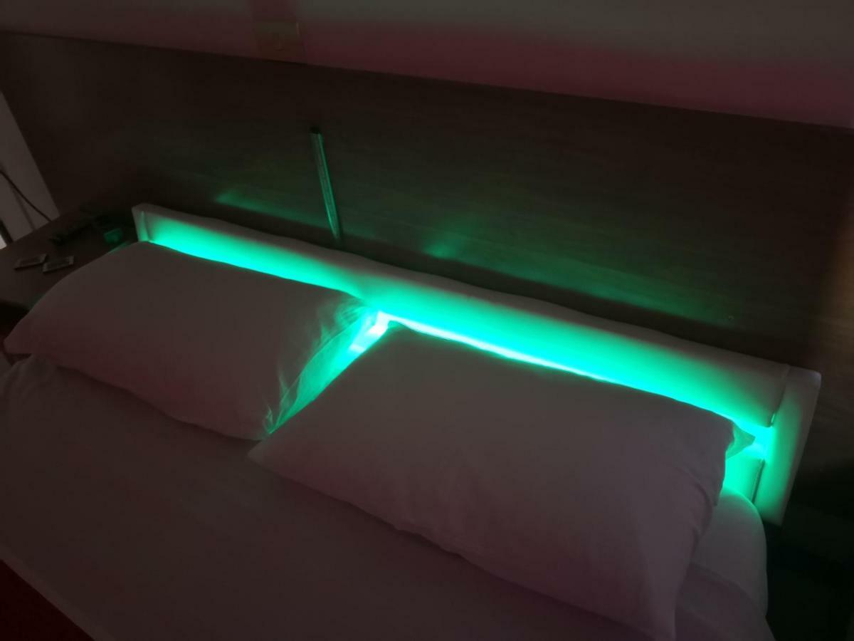 Hotel Houston Livorno - Struttura Esclusivamente Turistica - Not For Business Or Workers ภายนอก รูปภาพ